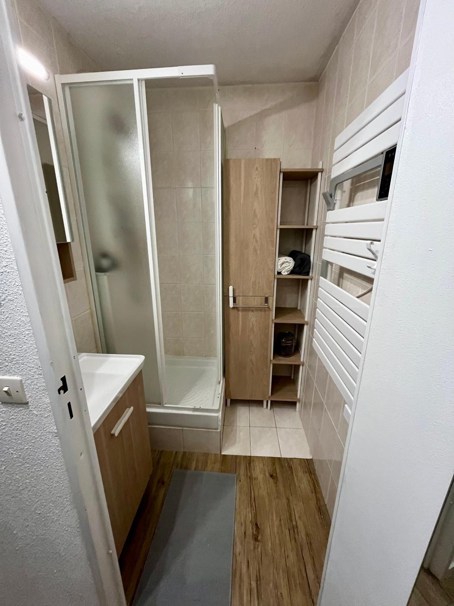Apartment 1600, Au Pied *