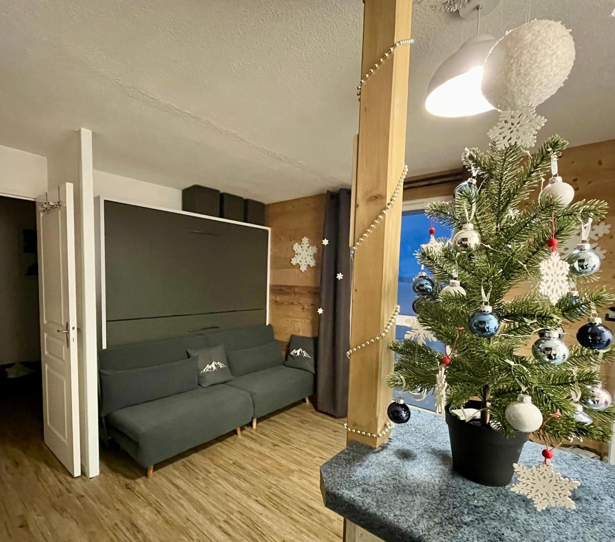 Apartment 1600, Au Pied